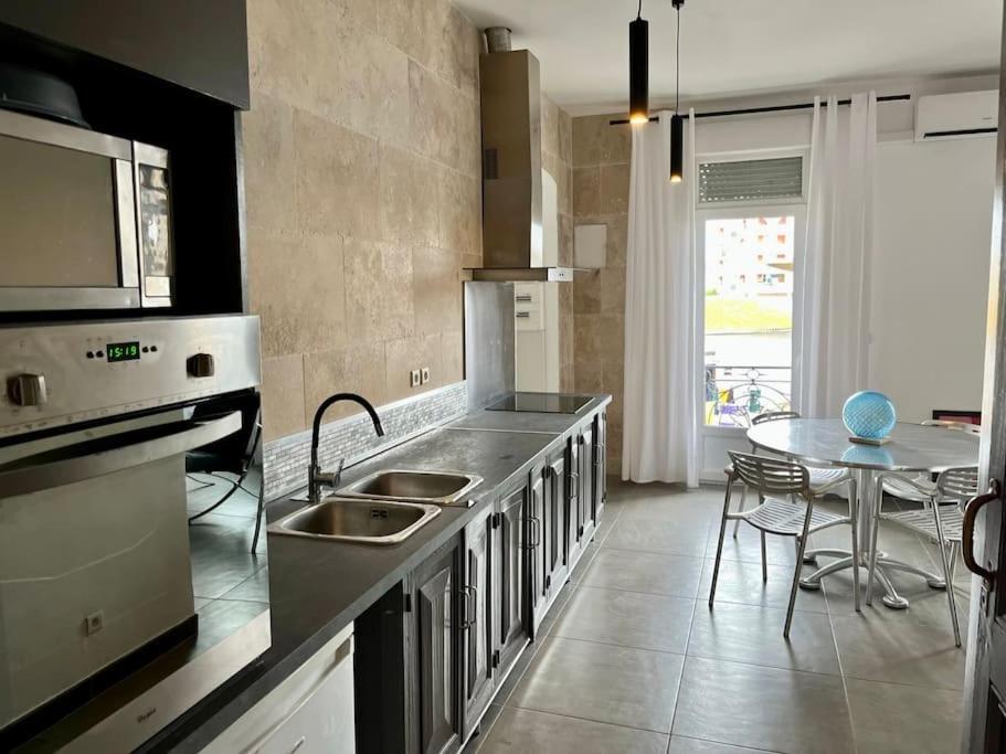 L'Appartement Sur Quai - En Face De La Criee Sete Bagian luar foto