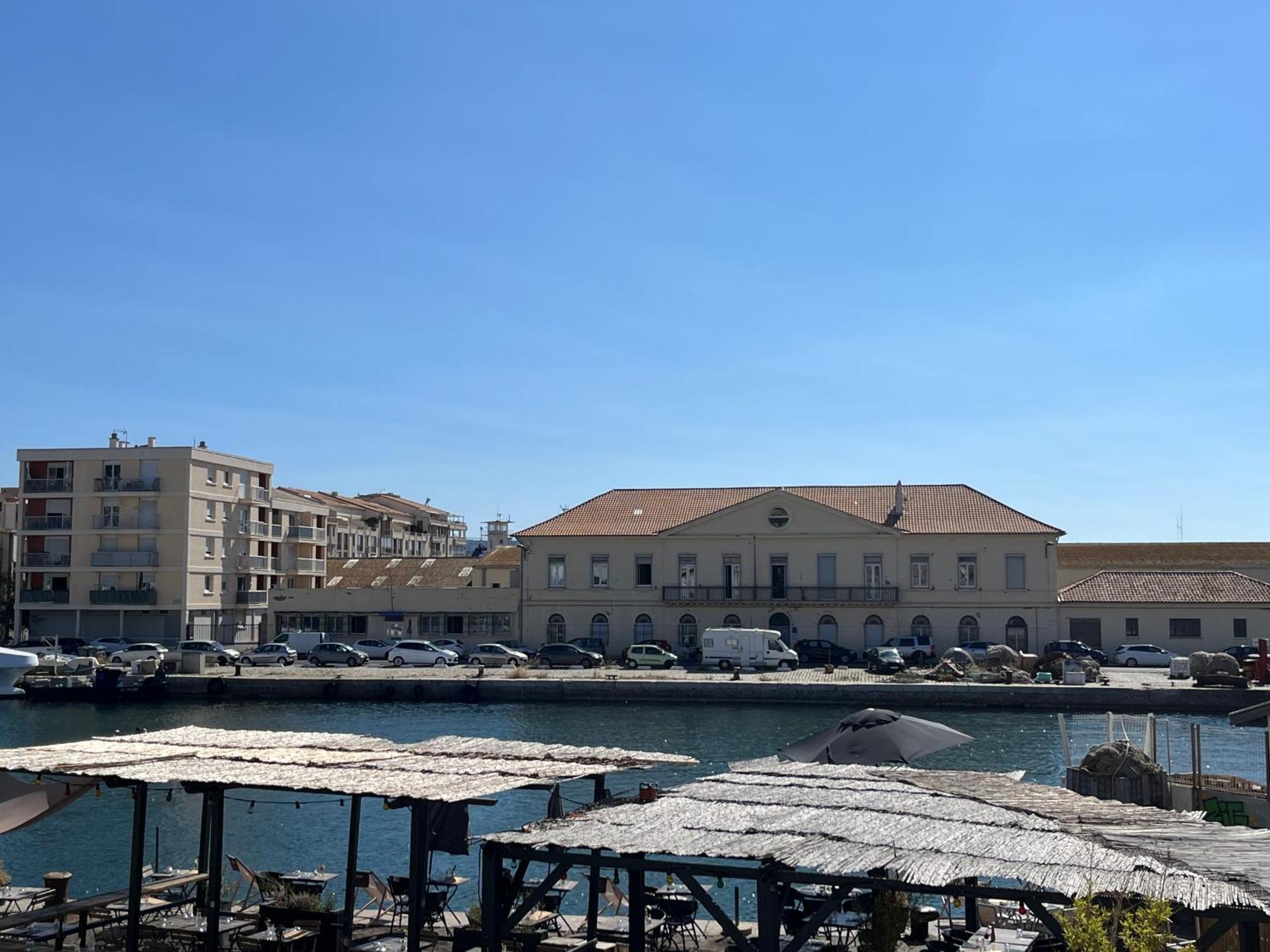 L'Appartement Sur Quai - En Face De La Criee Sete Bagian luar foto